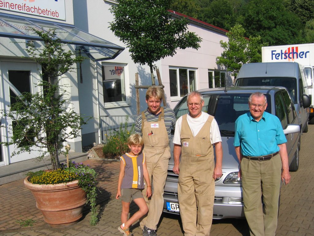 IMG_0670 Vier Generationen der Schreinerei auf dem Firmengelände.