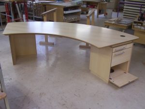 Theke aus Holz in der Schreinerei