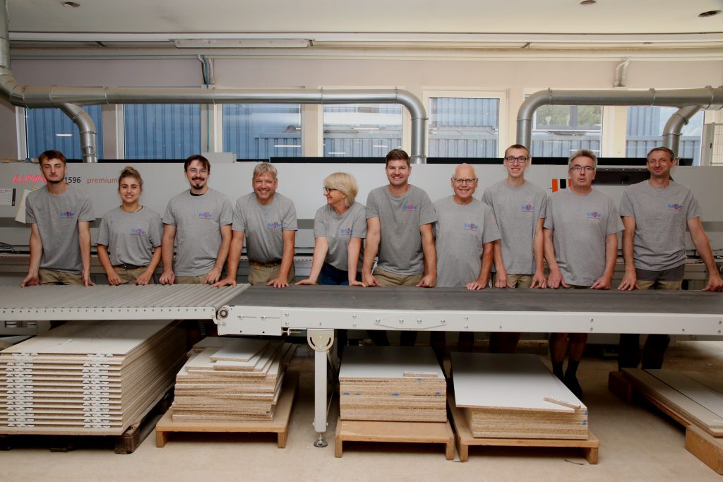 Schreinerei Fetscher 2024 (14) Das Team der Schreinerei Fetscher in Arbeitsklamotten