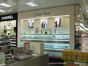Ladeneinrichtung der Marke Calvin Klein